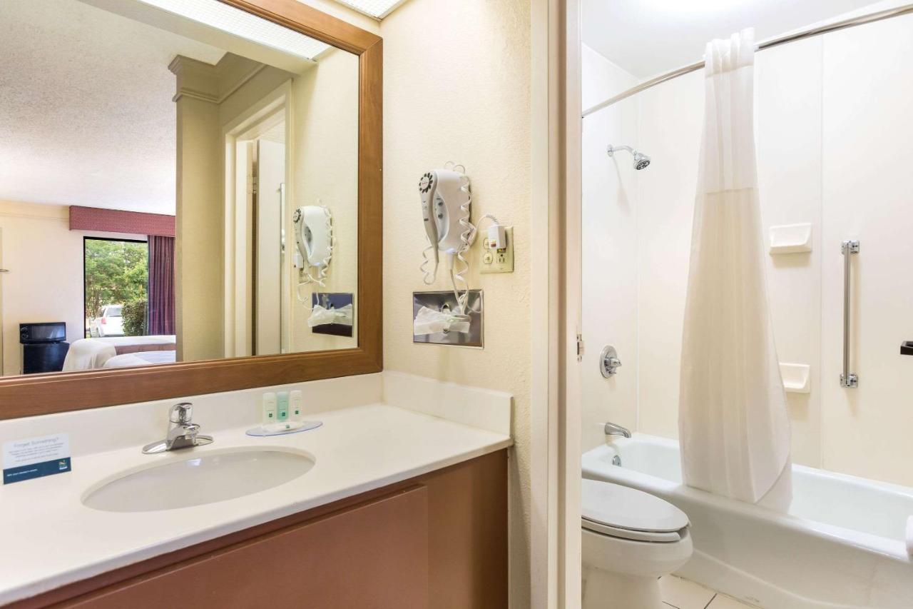 Quality Inn - Hamilton Place Chattanooga Bagian luar foto